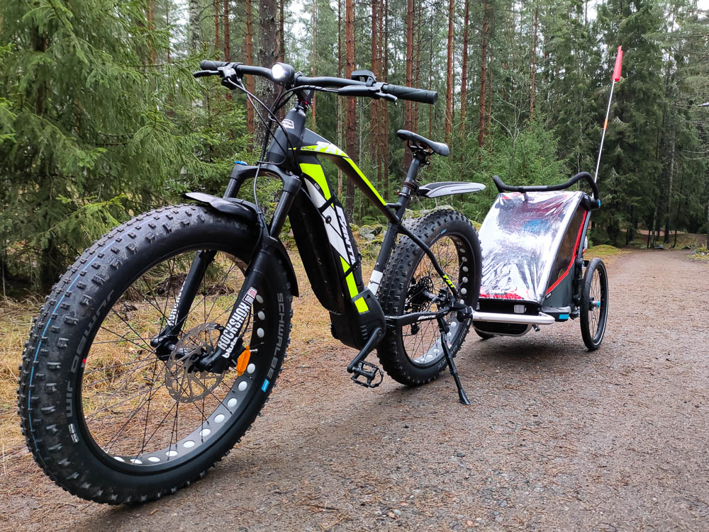 Pyörä ja lapsikärry